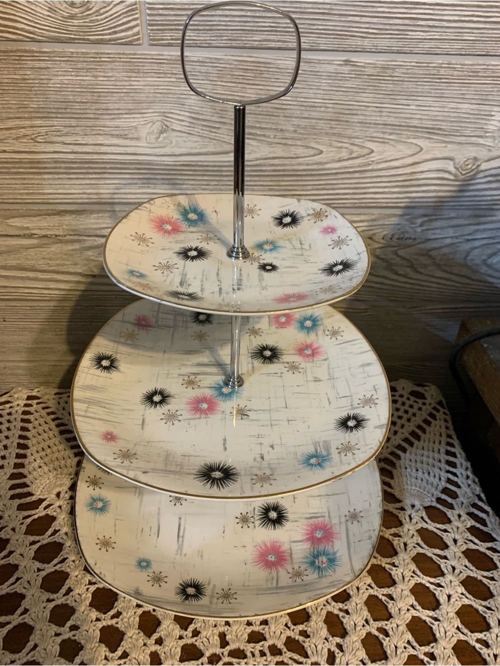 Stunning 3 tiered Atomic Starburst dessert tray. 1950’s